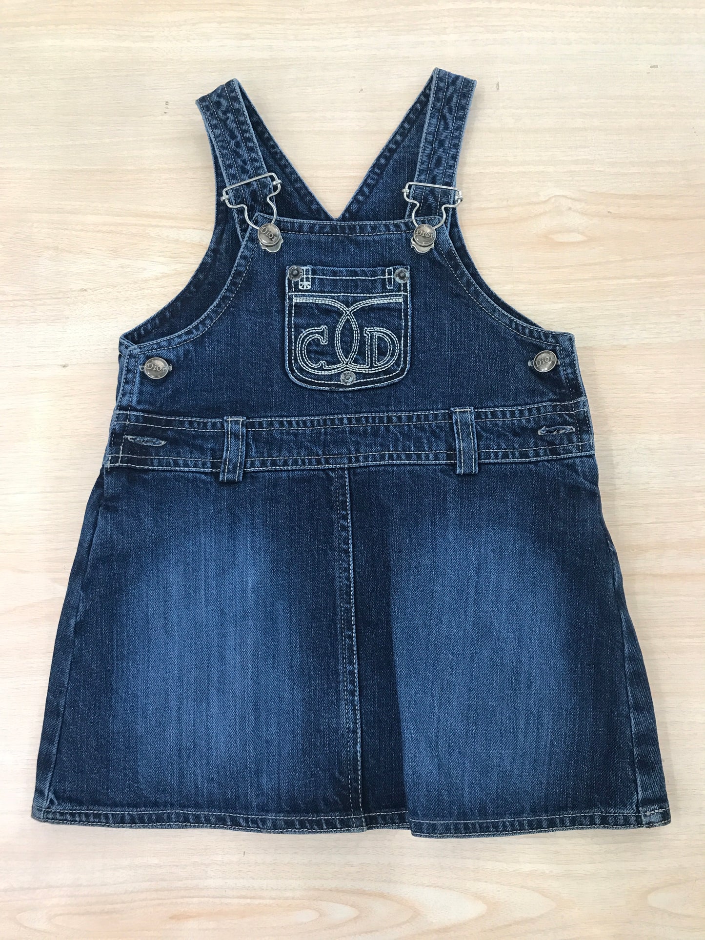 Salopette Baby Dior in jeans con bretelle regolabili con tasche sul retro e taschina sul petto
