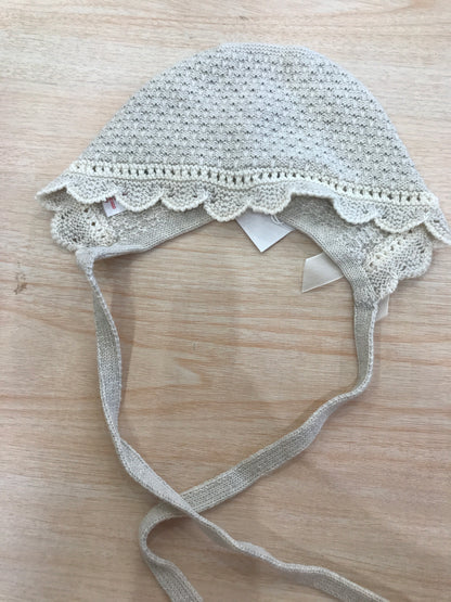 Cuffia Paz Rodriguez in filo tortora con lacci e ricami panna