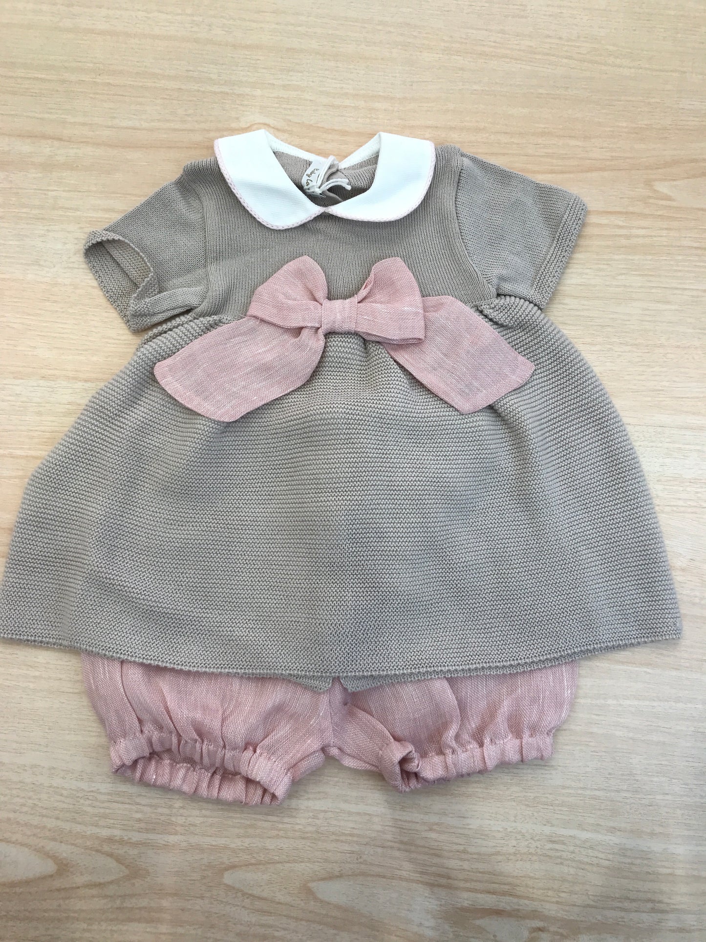 Completo Baby Lord in filo tortora mezza manica con collo tondo con fiocco in lino con culotte in lino rosa antico