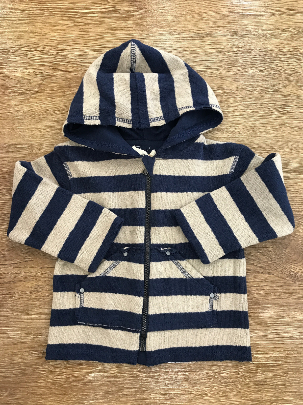 Tuta Maperò due pezzi blu scuro con righe beige