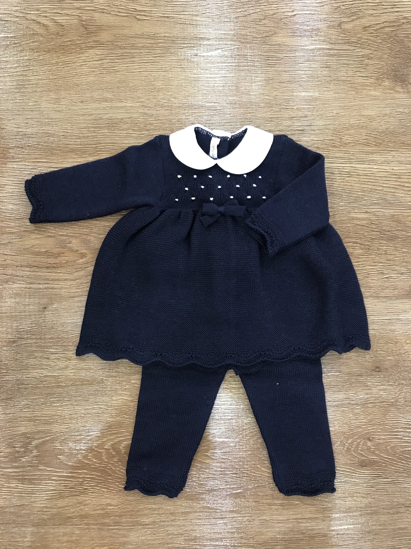 Tutina Baby Lord in lana due pezzi blu scuro con lavorazione di punto smock sul corpetto