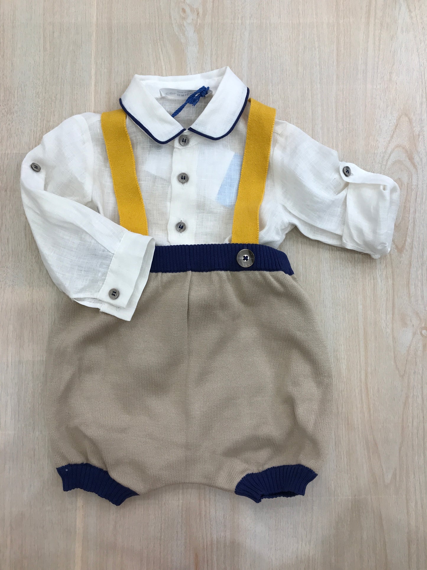 Completo Colori Chiari in filo salopette con bretelle e camicia manica lunga in lino