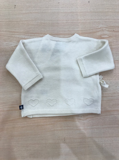 Cardigan Petit Bateau in lana panna ad incrocio con laccio laterale e cuori ricamati sul davanti