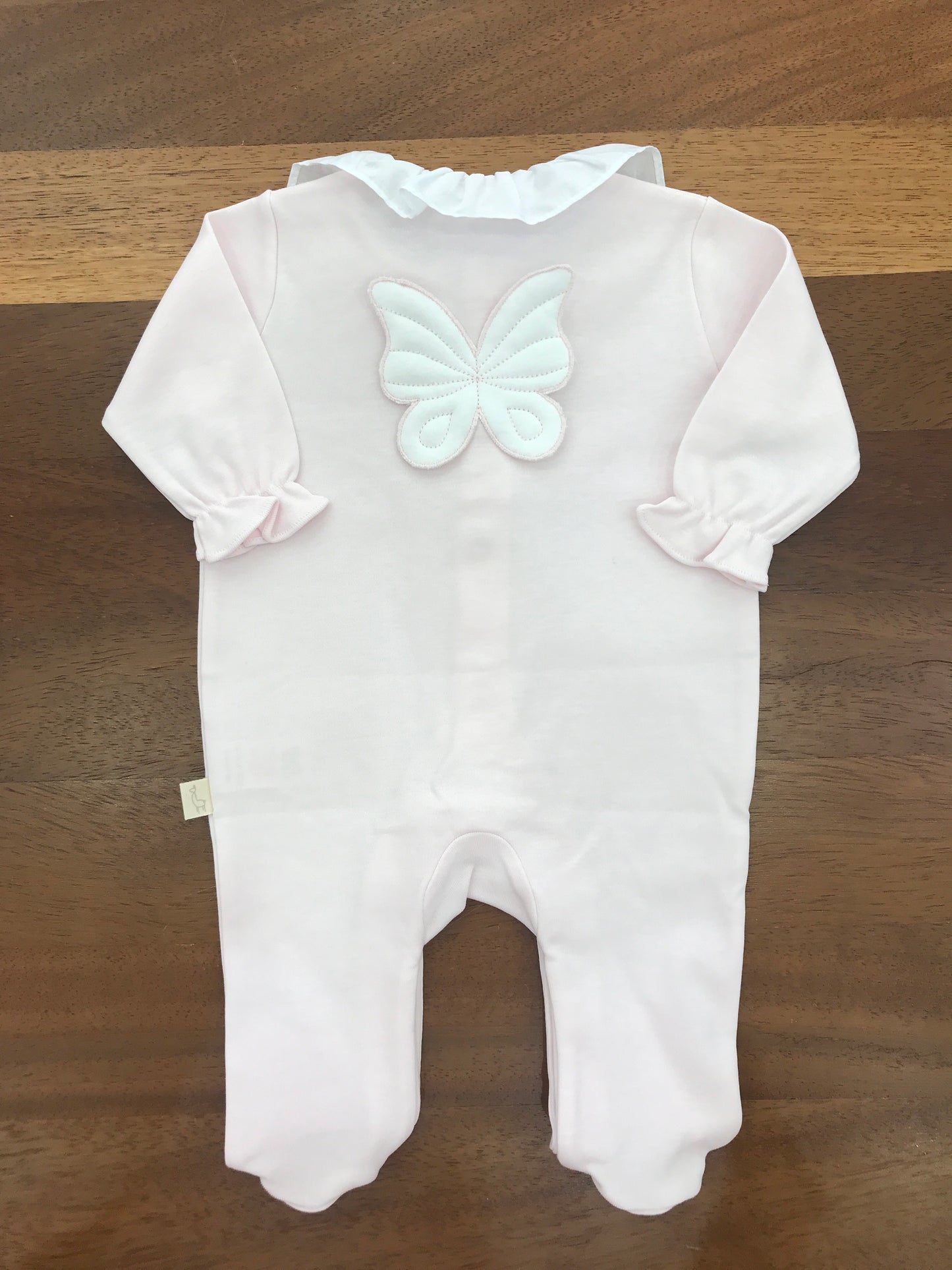 Tutina Baby Gi in cotone con piedini manica lunga con collo con rusche bianca sul retro applicata una farfalla
