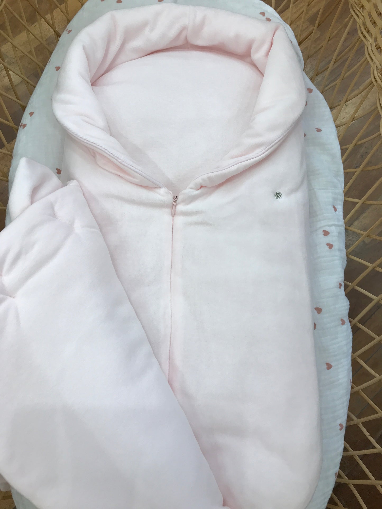 Sacco nanna Sofija in ciniglia imbottito rosa con fiocco centrale e orsetti