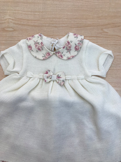 Completo Baby Lord in filo due pezzi mezza manica con collo con fiorellini con fiocchetto al centro e pantalone corto con fiorellini