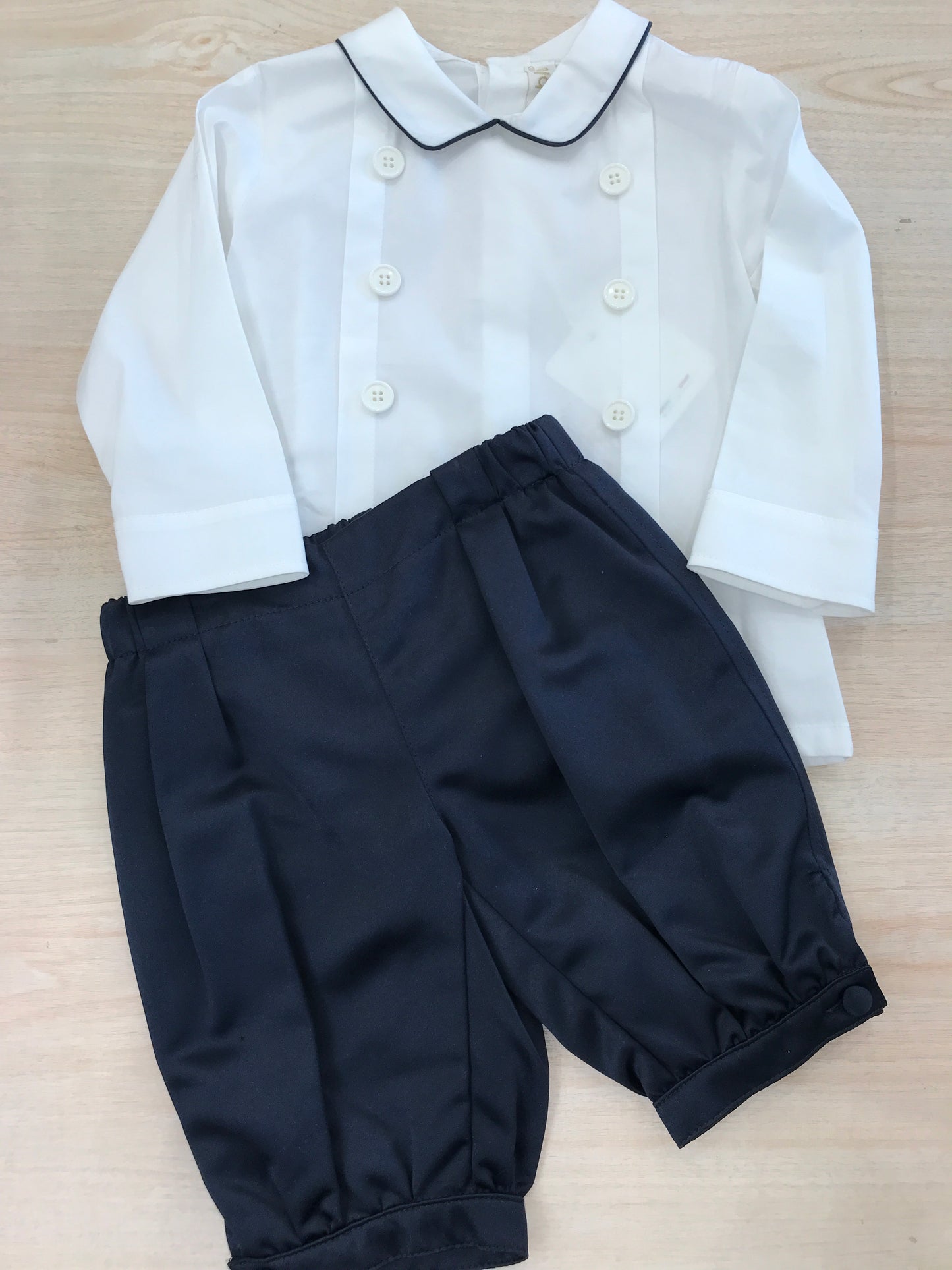 Completo Cielo Blu pantalone blu scuro con camicia con collo con profilo e bottoncini
