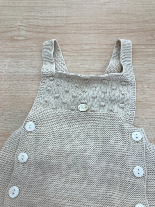 Salopette Martin Aranda tortora con bottoncini con pois in rilievo sul petto con bretelle ad incrocio sul retro
