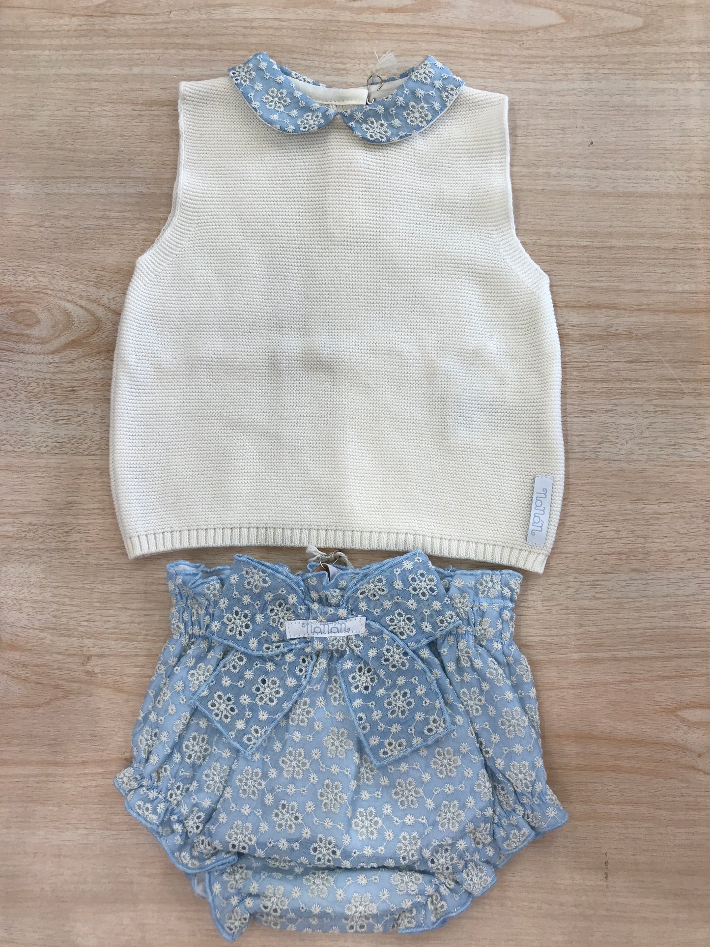 Completo Nanan due pezzi in filo di cotone con collo con san gallo con culotte con fiocco
