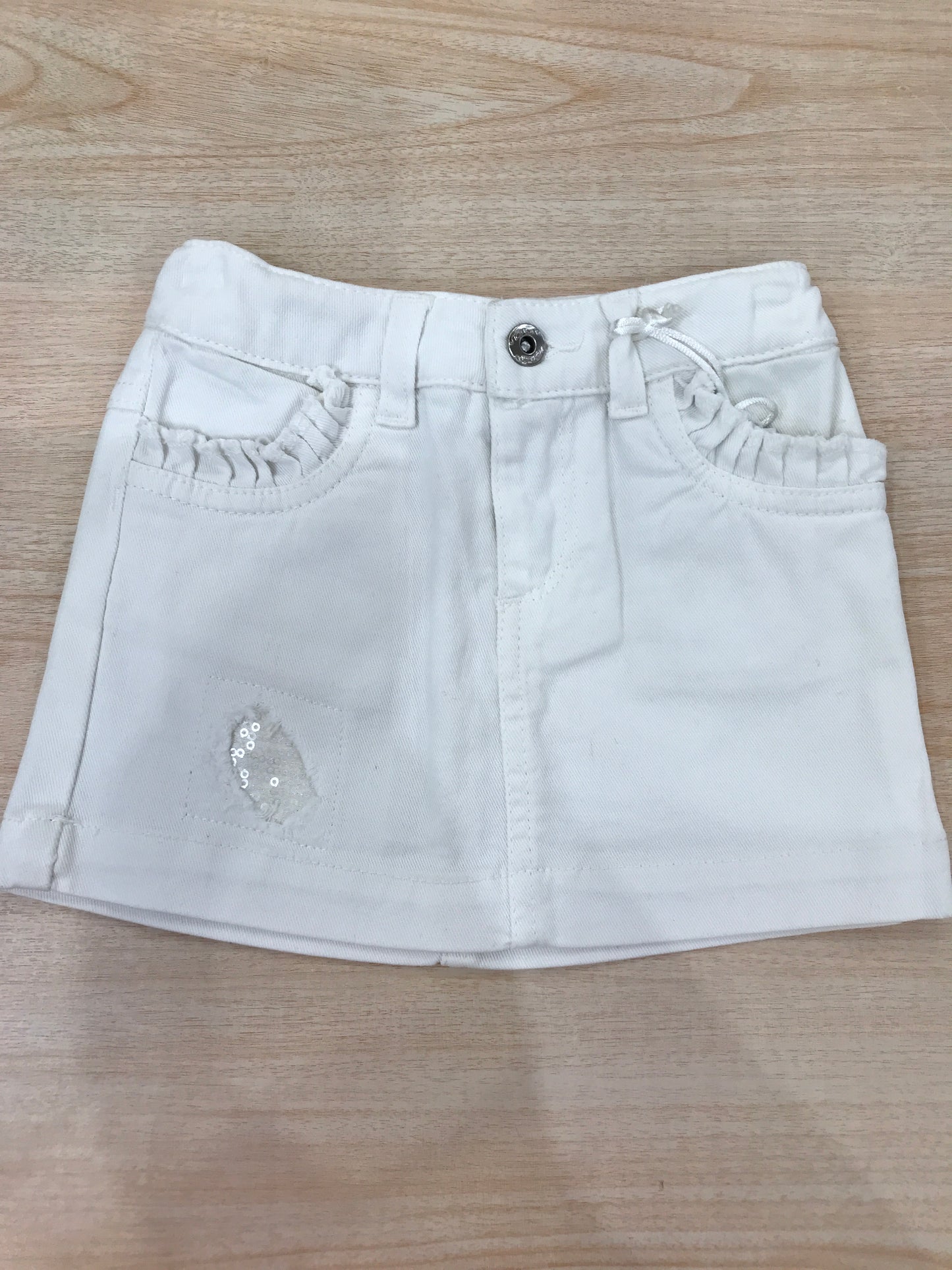 Gonna Nanan in jeans bianca con tasche sul davanti e retro con rusche