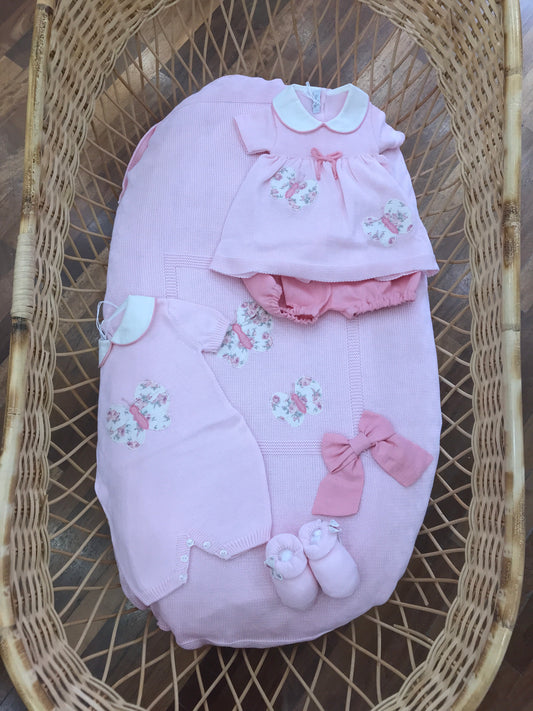Coordinato nascita Baby Lord in filo rosa con fiocchi e farfalle floreali