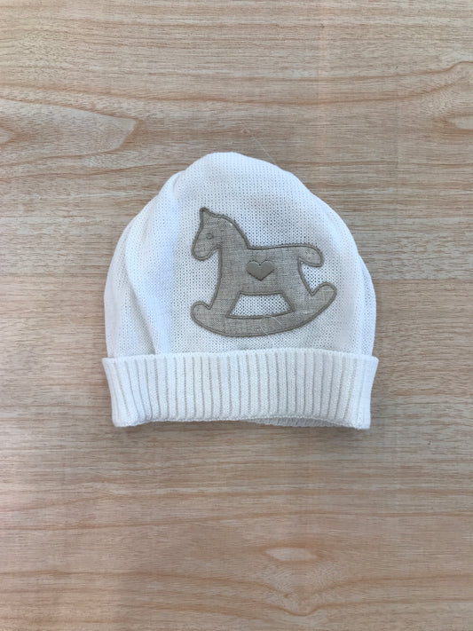 Cappello Baby Lord in filo bianco con cavallo a dondolo tortora