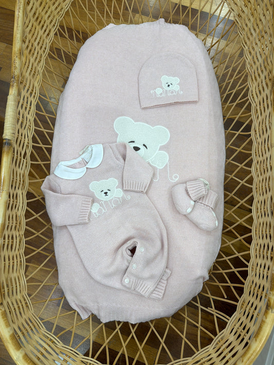 Coordinato Nascita Nanan in lana rosa con logo ed orsetto ricamato su tutina coperta e cappello