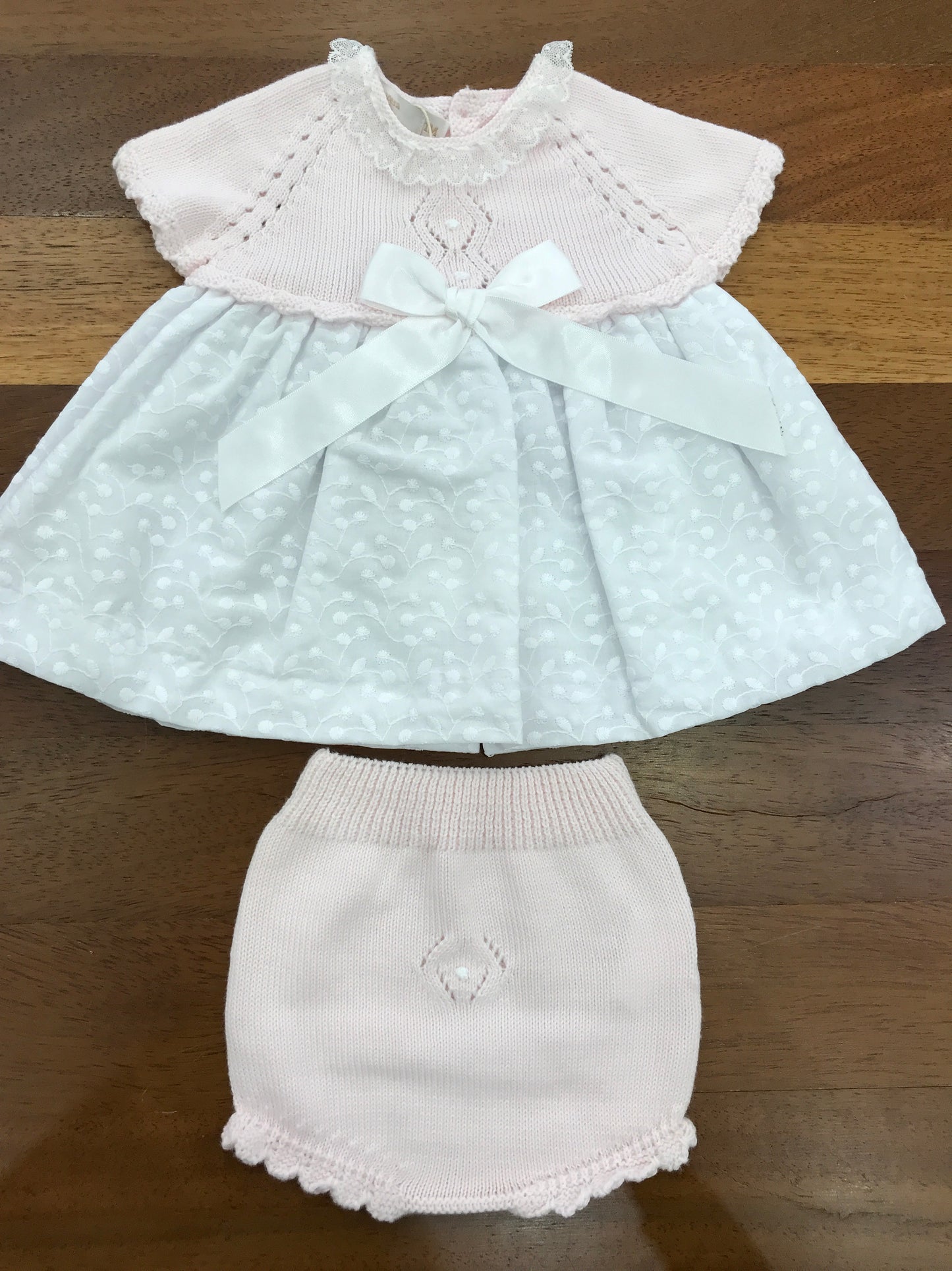 Completo PCS due pezzi in filo rosa abitino con corpetto rosa lavorato e bianco con culotte abbinata