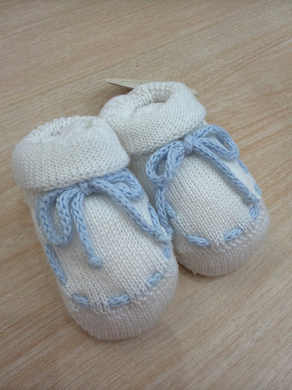 Babbucce Baby Lord in filo bianco con laccetto e fiocco in celeste