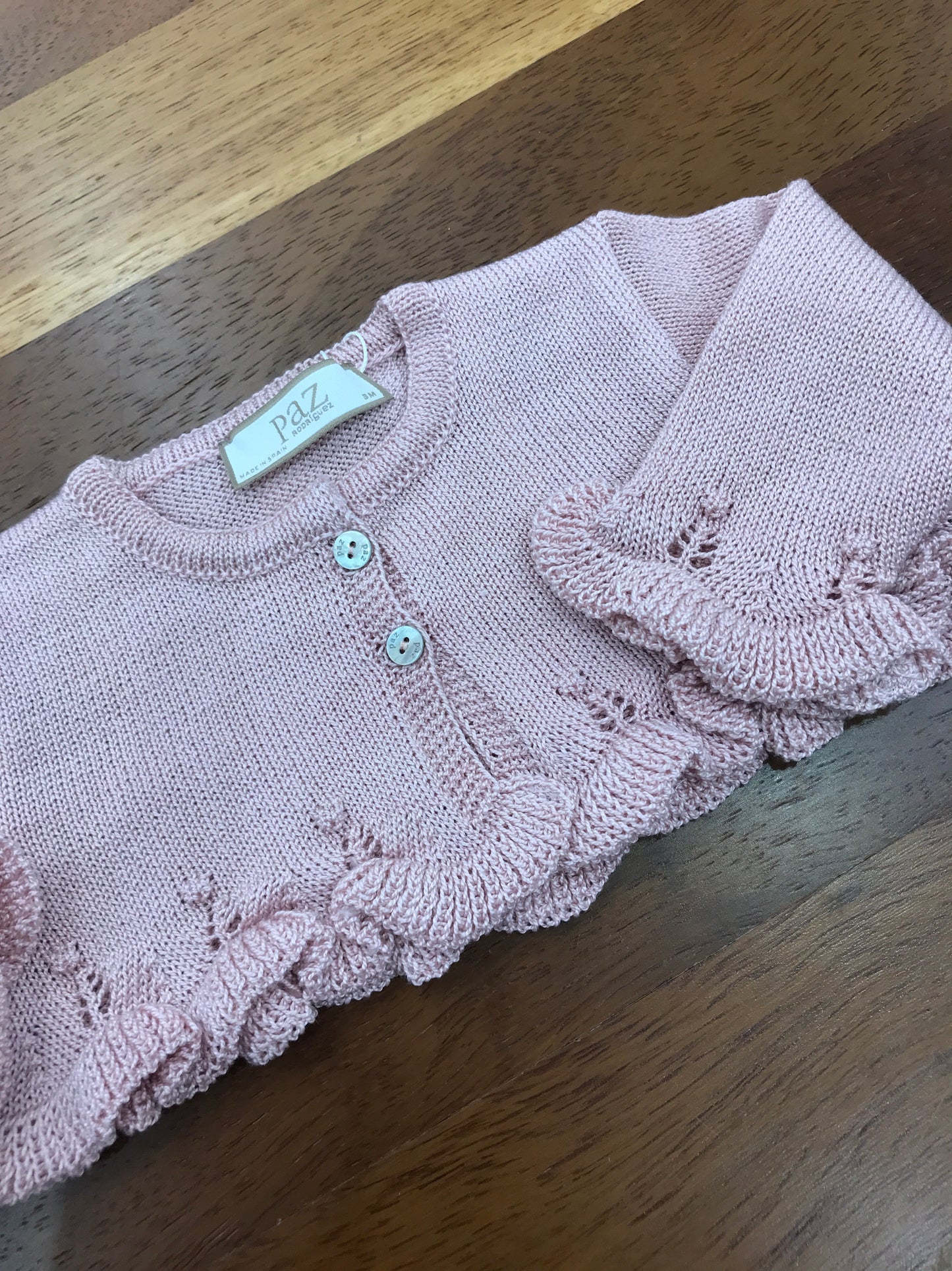 Cardigan Paz Rodriguez in filo rosa antico con manica lunga con rusche traforata con rusche al bordo