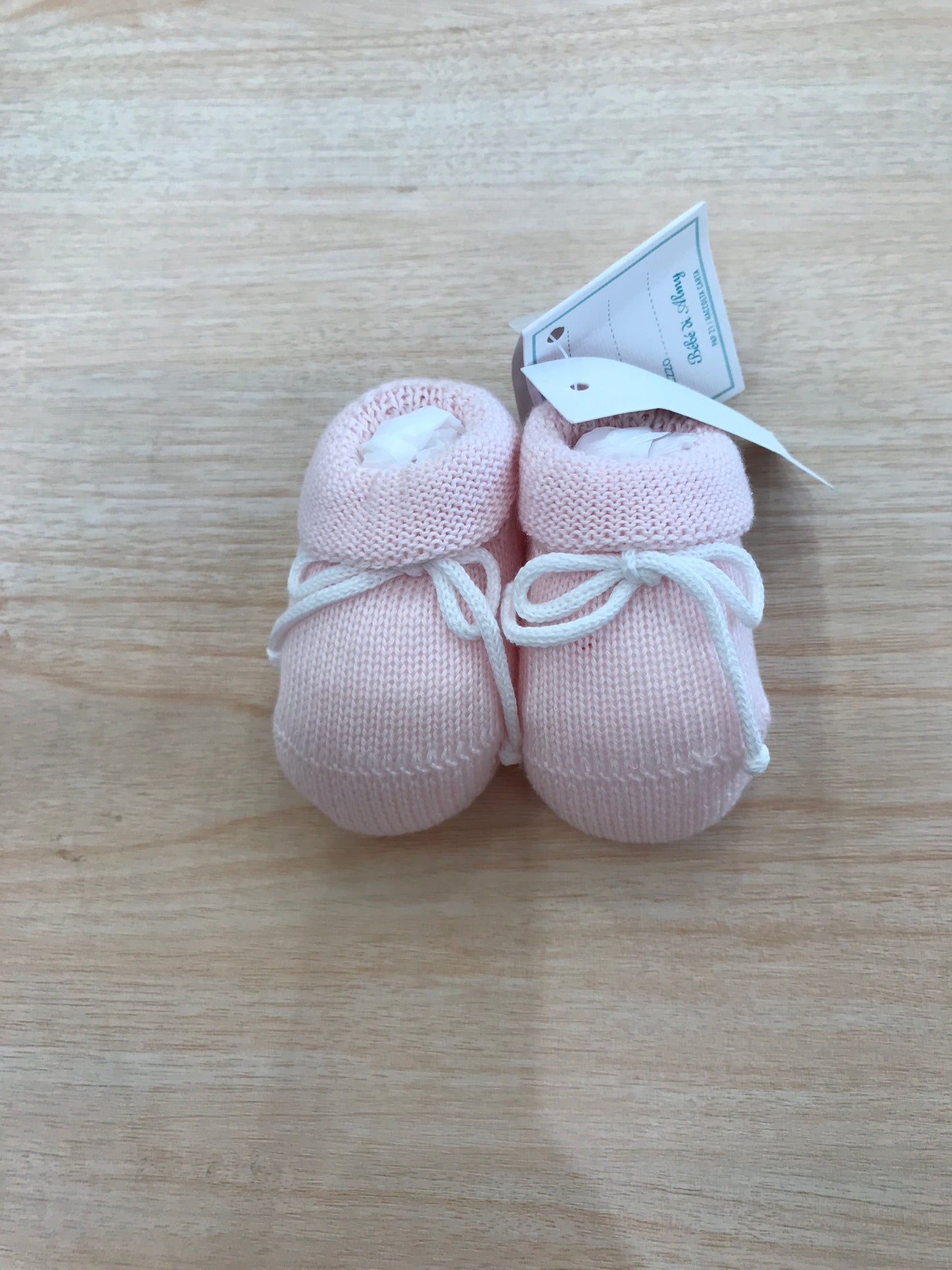 Babbucce Bebè di Almy in filo rosa con fiocchetto sul davanti bianco