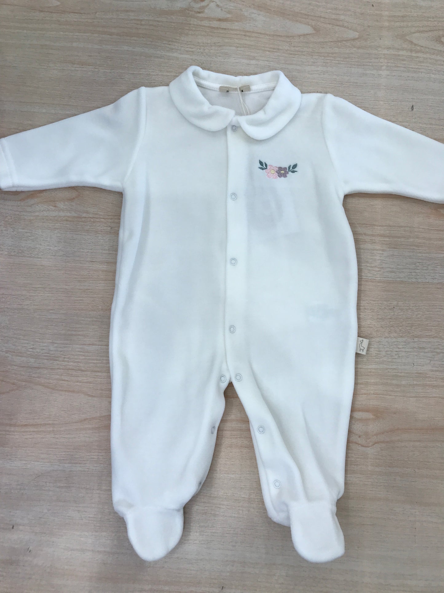 Tutina Baby Gi in ciniglia panna intera con fiori ricamati