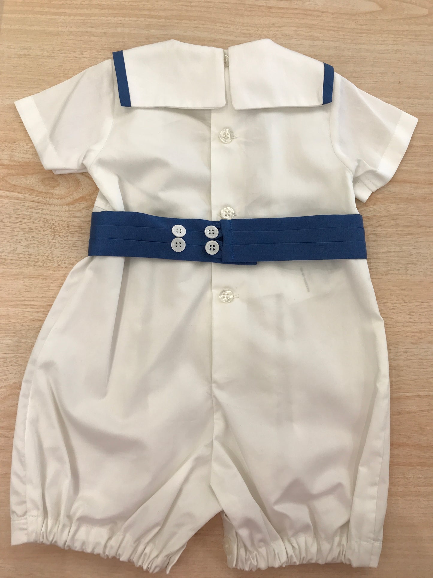 Pagliaccetto Aletta in cotone mezza manica colletto con profilo blu con bottoncini applicati sul davanti blu con fascia a pieghe