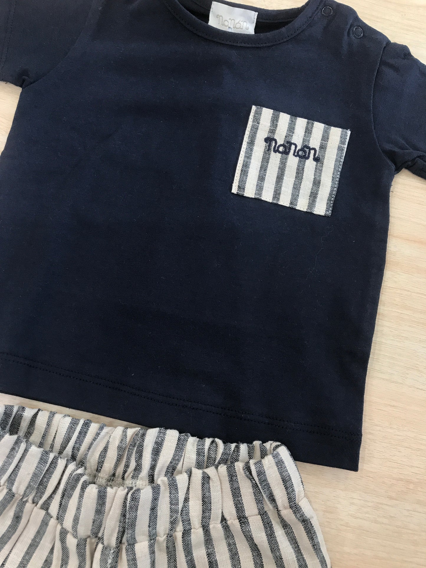 Completo Nanan in cotone due pezzi t-shirt mezza manica blu scuro con bermuda a righe
