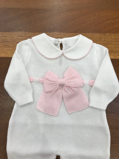 Tutina Baby Lord in filo manica lunga collo tondo bianco rifinito in rosa con fiocco applicato sul davanti in rosa