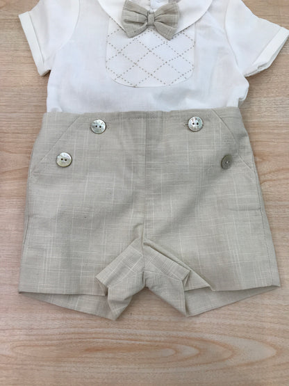Completo Paz Rodriguez in lino camicia mezza manica con lavorazione e papillon sul davanti con pantalone corto