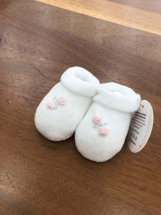 Babbucce Baby Lord in filo bianche con rose rosa ricamate a mano sul davanti