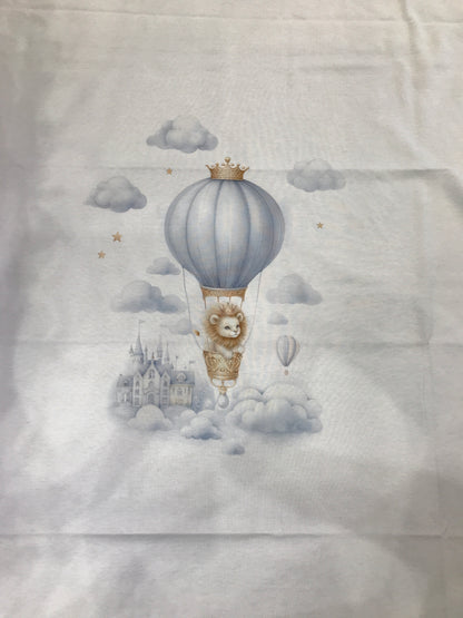 Coordinato Sofija in caldo cotone celeste con mongolfiere e leone mussola con tutina intera e cappello