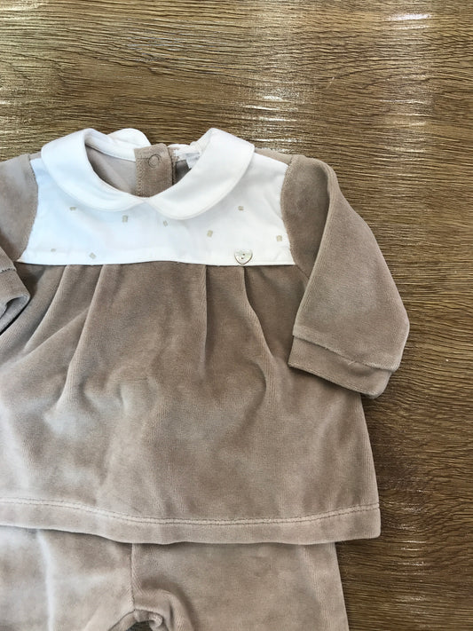 Tutina Coccodè in ciniglia due pezzi tortora con piedini e ricamo sul corpetto
