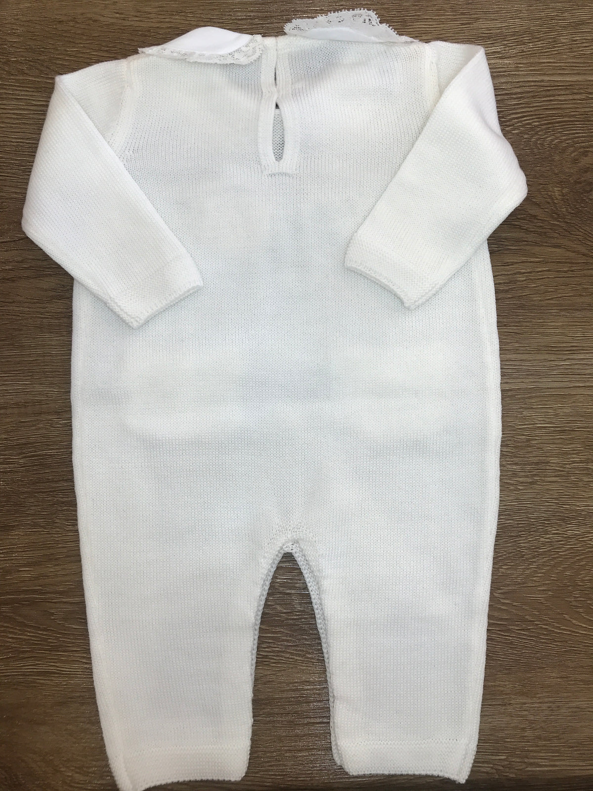 Coordinato Baby Lord set comprende copertina tutina scarpine e cuffietta coordinati da fiocchi e valancienne escluso il lenzuolino dal coordinato