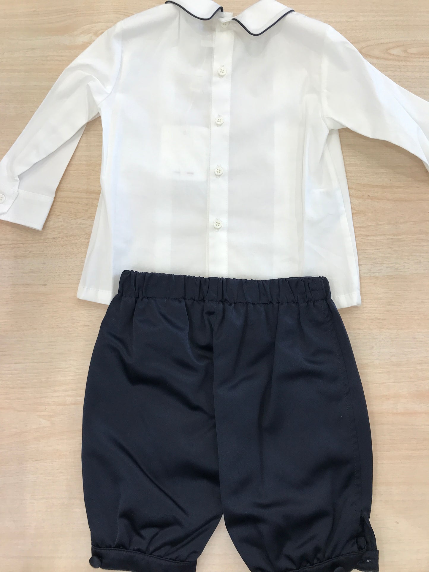 Completo Cielo Blu pantalone blu scuro con camicia con collo con profilo e bottoncini