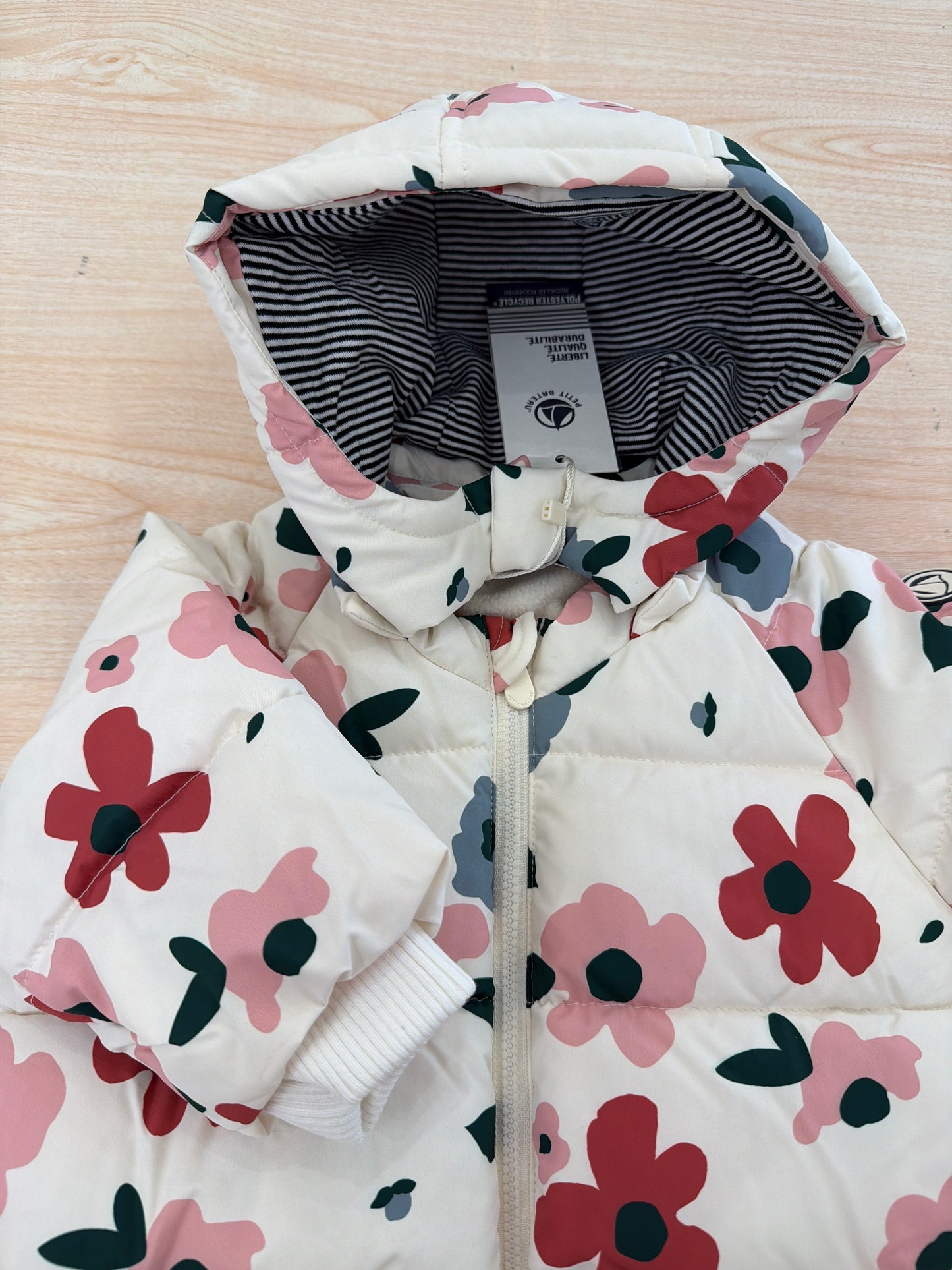 Giubbotto Petit Bateau panna con fiori colorati con cappuccio zip e tasche laterali