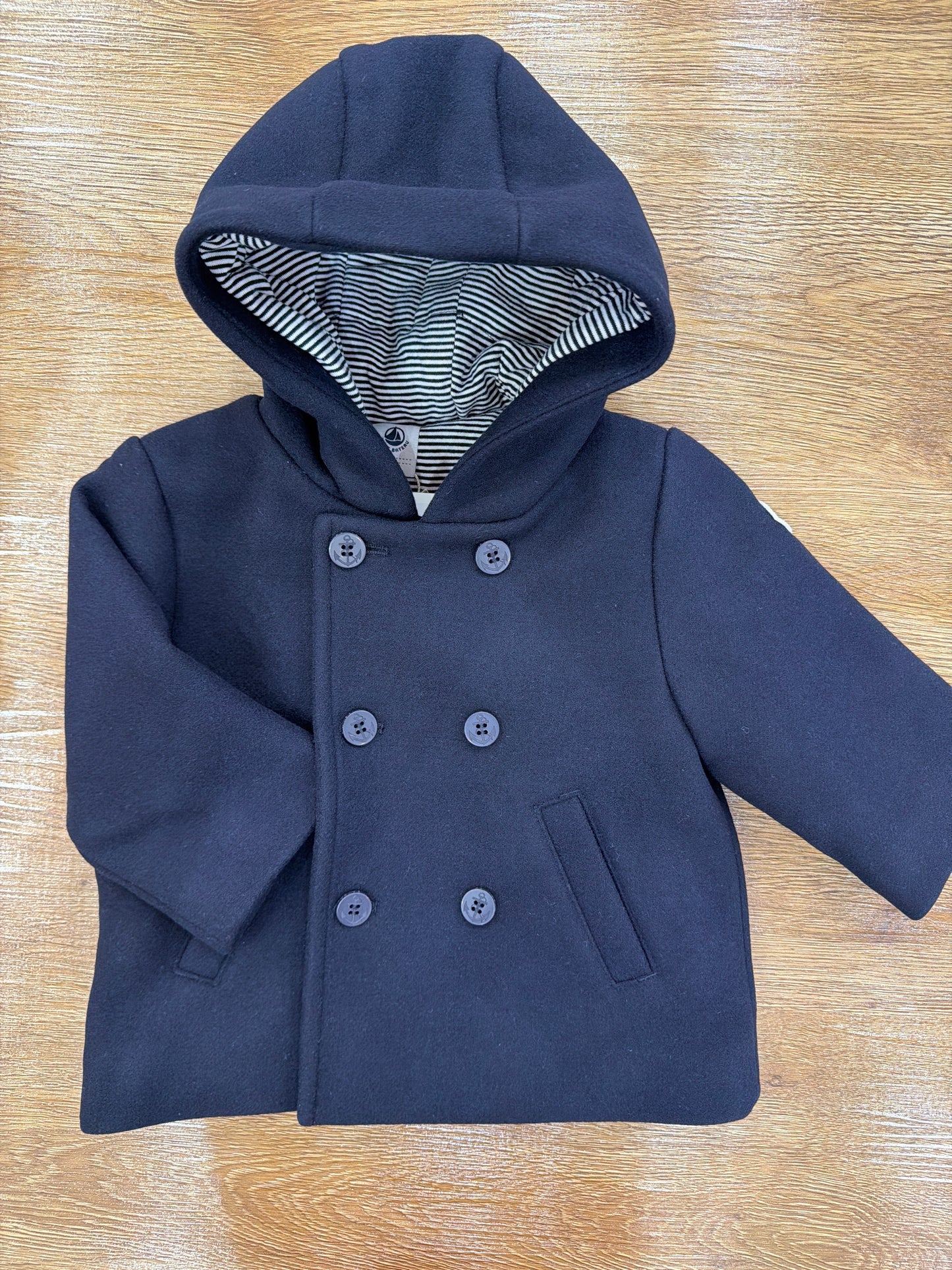 Cappotto Petit Bateau blu scuro con tasche bottoncini e cappuccio interno a righe