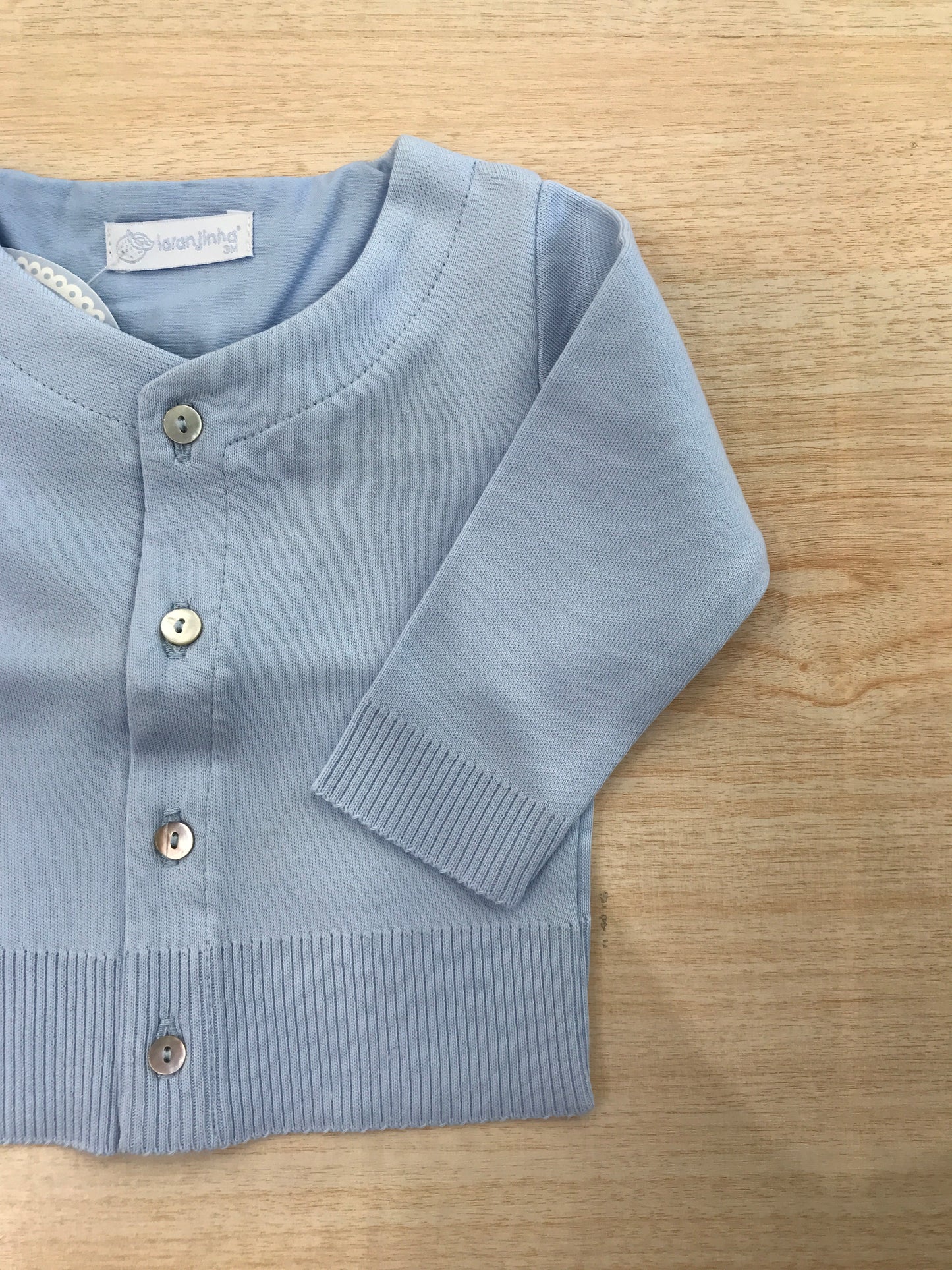 Cardigan Laranjinha in cotone con bottoncini e rigato in basso
