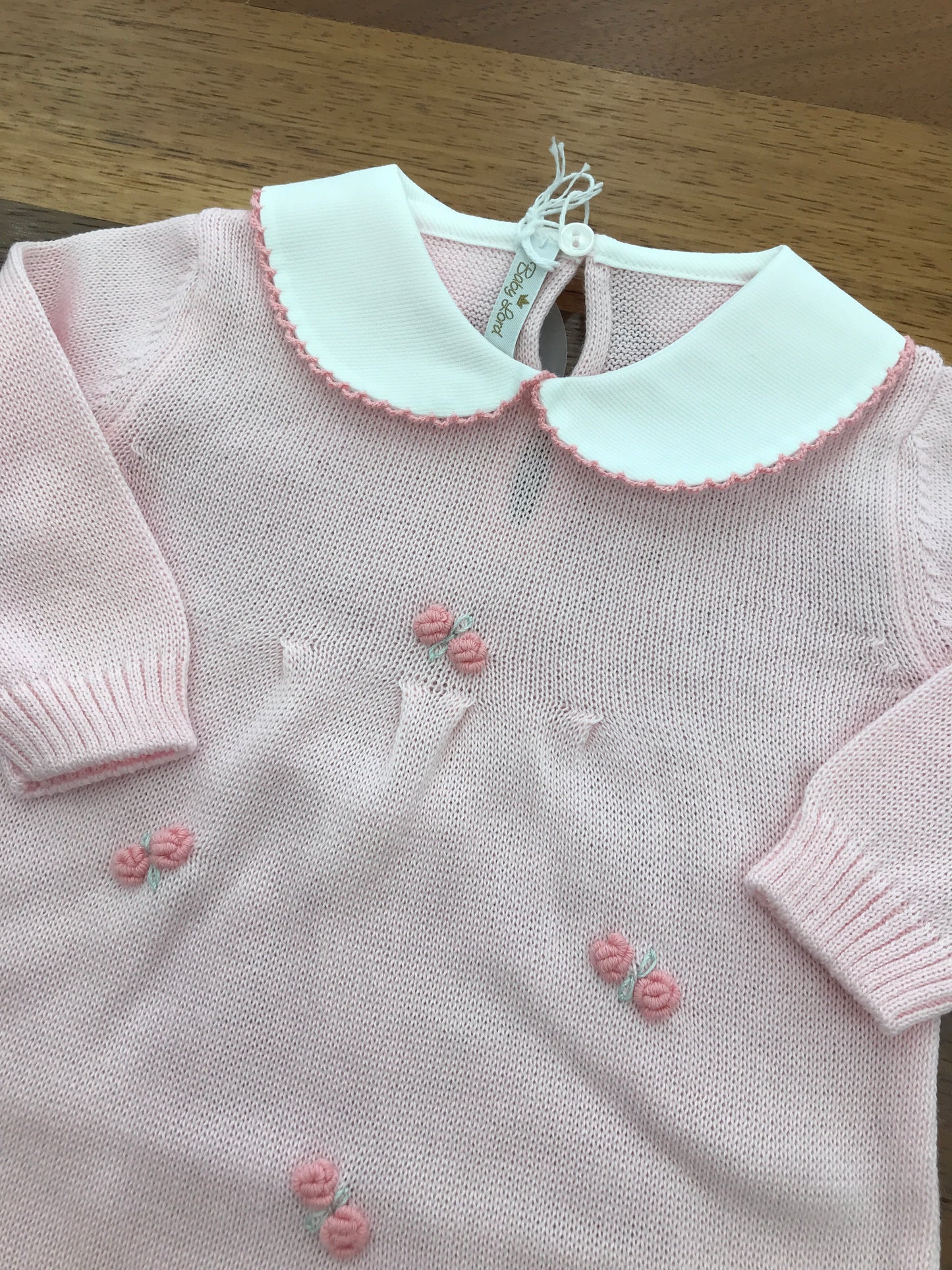 Tutina Baby Lord in filo rosa manica lunga con rose corallo ricamate sul davanti