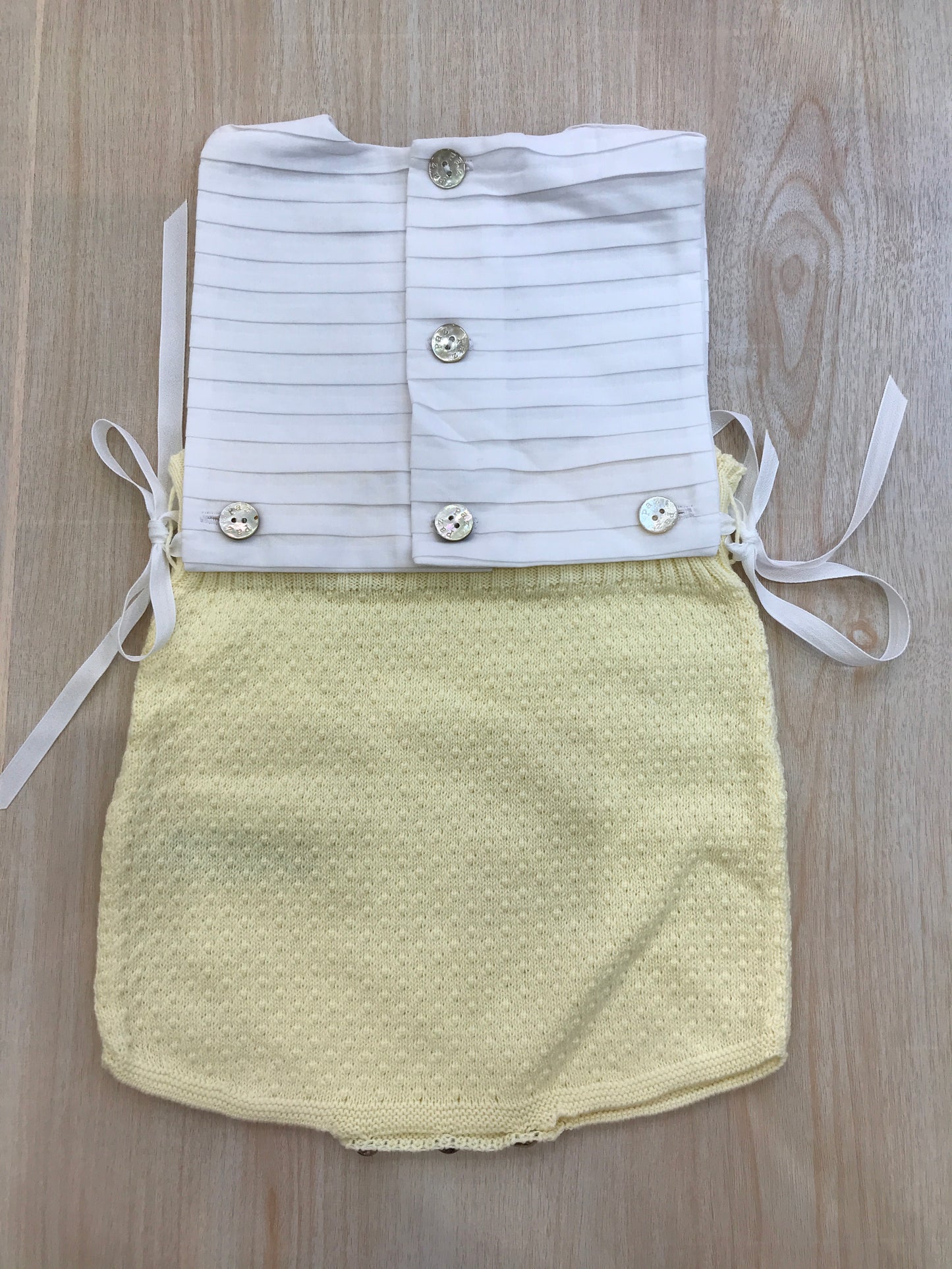 Pagliaccetto Paz Rodriguez in filo giallo con corpetto bianco a righe con lacci laterali