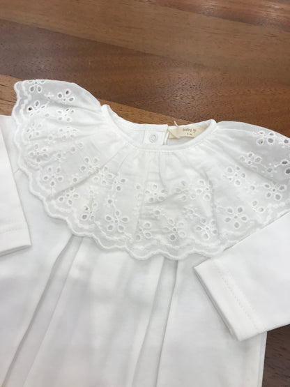 Tutina Baby Gi in cotone panna manica lunga gamba lunga con collo con rusche in san gallo