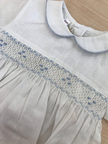 Pagliaccetto Les Enfants de Gisele in lino bianco mezza manica a sbuffo con punto smock ricamato sul corpetto
