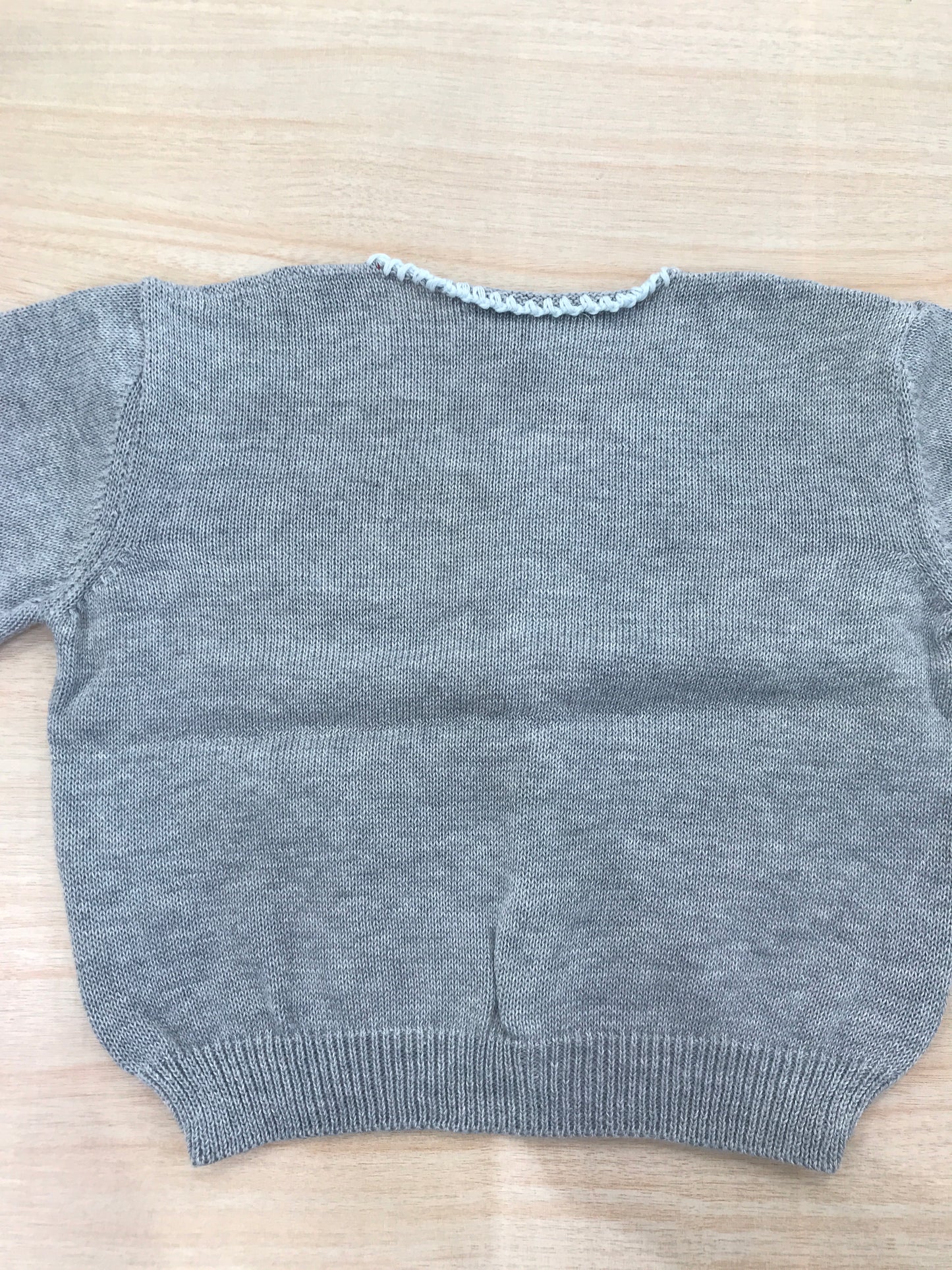 Cardigan Bebè di Almy in filo grigio con rifiniture celesti