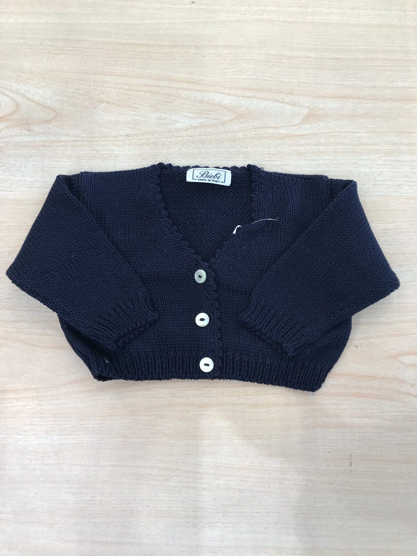 Cardigan Biebi in filo con tre bottoncini blu scuro