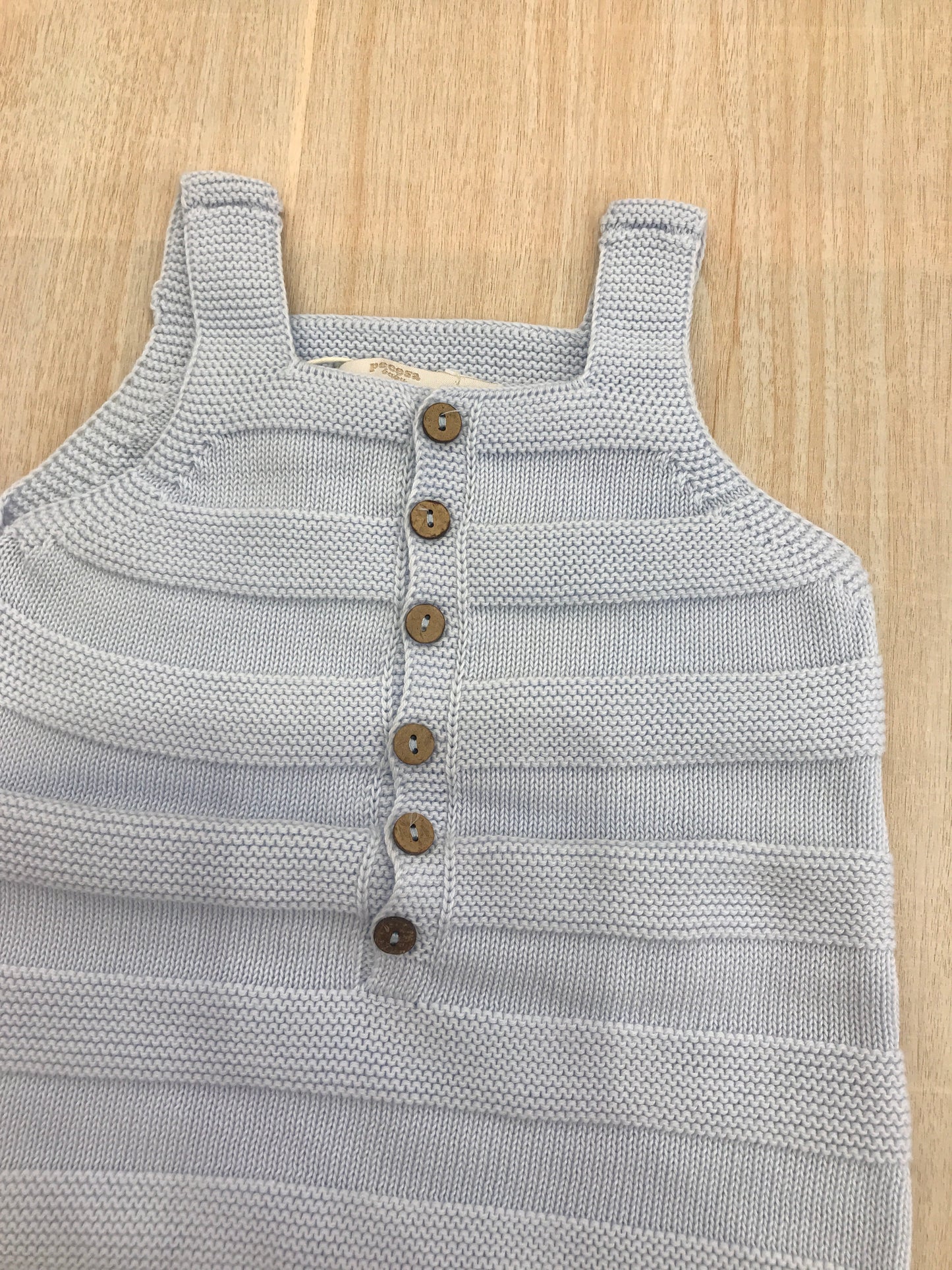 Pagliaccetto PCS in filo celeste con bretelle con lavorazioni a maglia e con bottoncini sul davanti