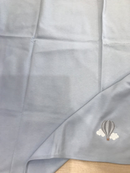 Mussola Baby Gi celeste polvere in cotone con mongolfiera ricamata sul davanti