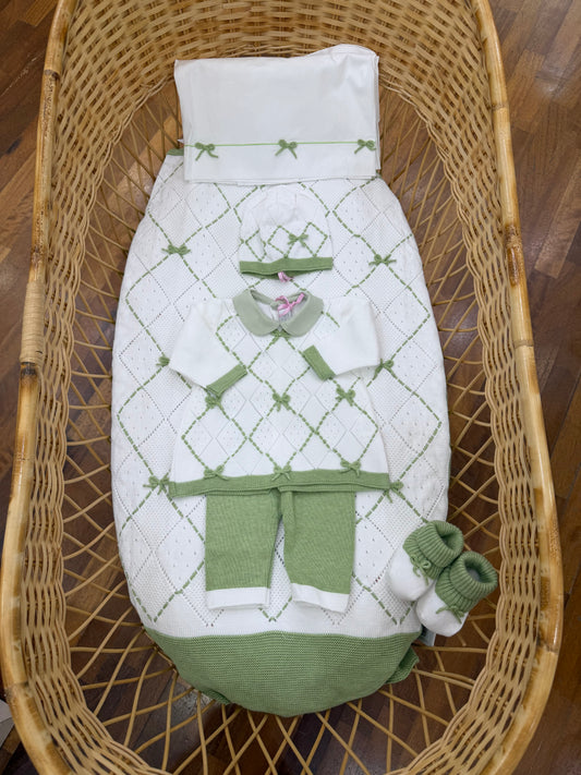 Coordinato Colori Chiari in filo di cotone bianco e verde con fiocchetti ricamati