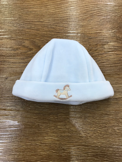 Cappello Baby Gi in ciniglia celeste con risvolto e cavallo a dondolo ricamato