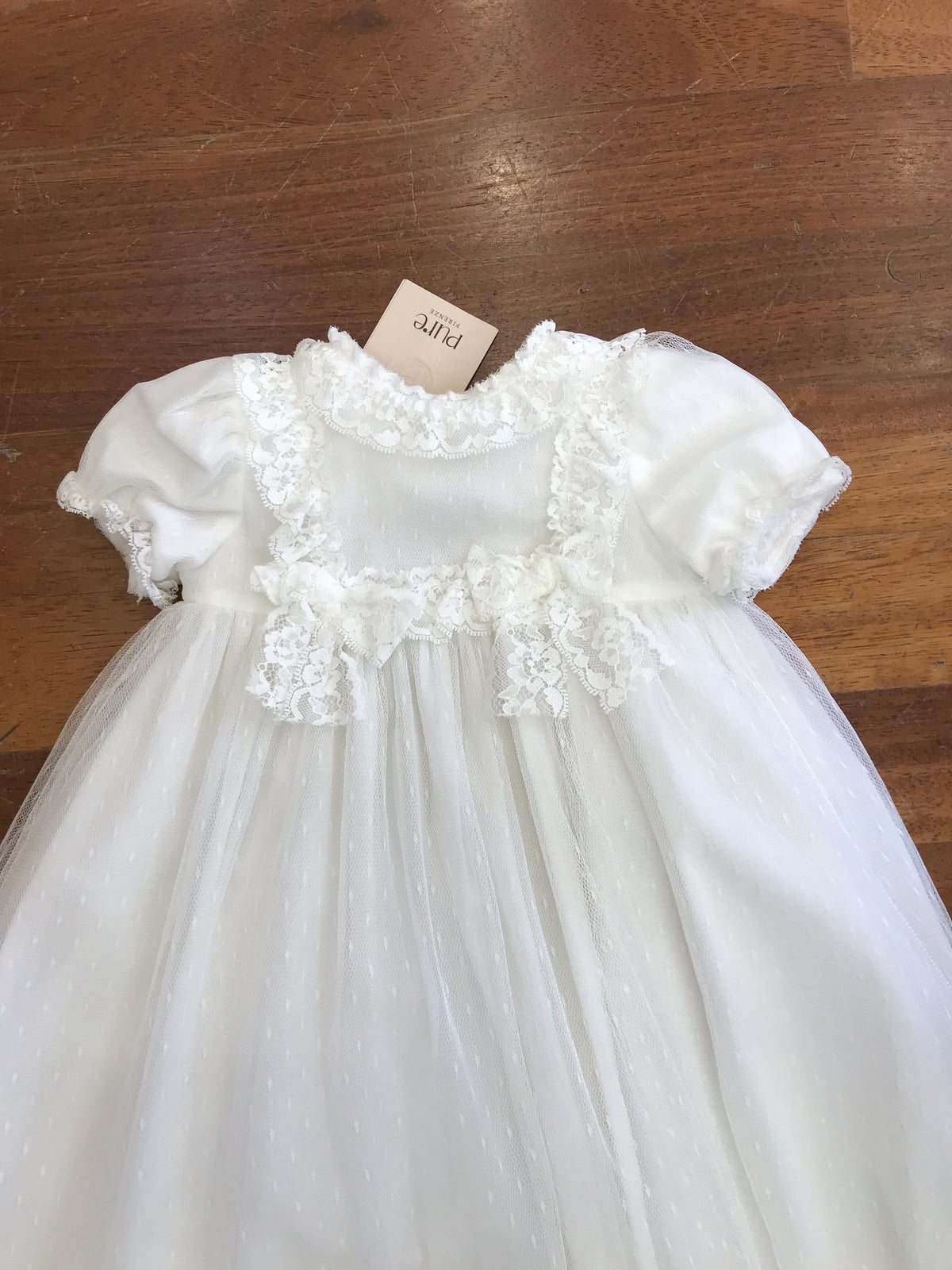 Abito lungo Pure in tulle lavorato da pizzo mezza manica con strato in tulle ed effetto pioggia