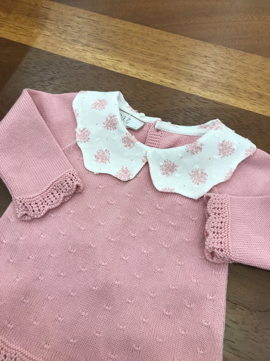 Completo Paz Rodriguez in filo rosa manica lunga collo smerlato bianco con fiori rosa con culotte abbinata bianca di cotone con fiori rosa