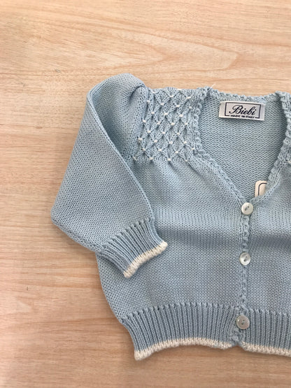 Cardigan Biebi con tre bottoni e collo a v con ricamo punto smok sulle spalle