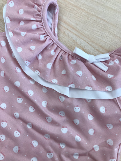 Copricostume Paz Rodriguez rosa con bretelle con rusche con piccoli animaletti bianchi