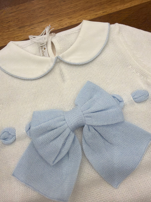 Pagliaccetto Baby Lord in filo bianco con passanastro celeste e fiocco centrale sul davanti mezza manica collo tondo bianco