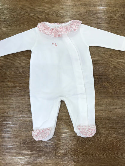 Tutina Nanan in caldo cotone intera con piedini chiusura sul davanti trasversale con colletto con rusche con cappello basico abbinato